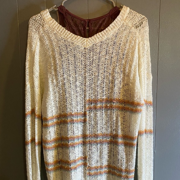 🌸3 for $20 Everything Must Go , Size Small, V Neck - Picture 5 of 6